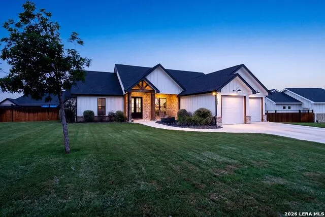 156 Woodbridge Dr La Vernia, TX 78121