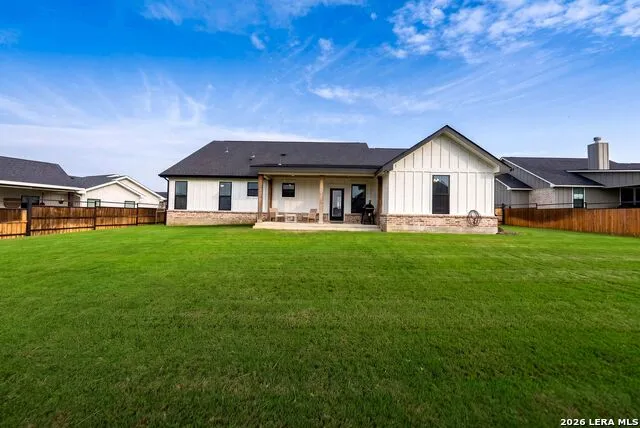 156 Woodbridge Dr La Vernia, TX 78121