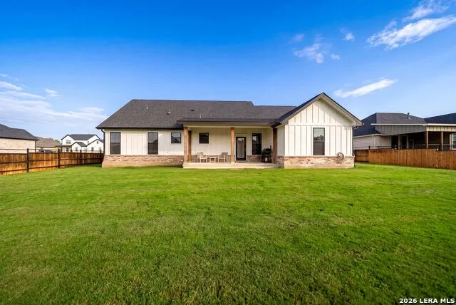 156 Woodbridge Dr La Vernia, TX 78121