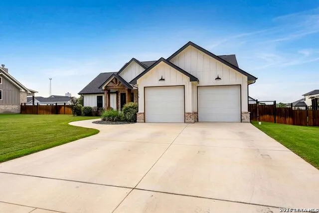 156 Woodbridge Dr La Vernia, TX 78121