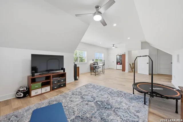 2165 County Road 250 Weimar, TX 78962