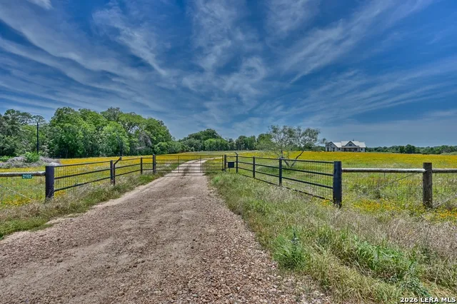 2165 County Road 250 Weimar, TX 78962