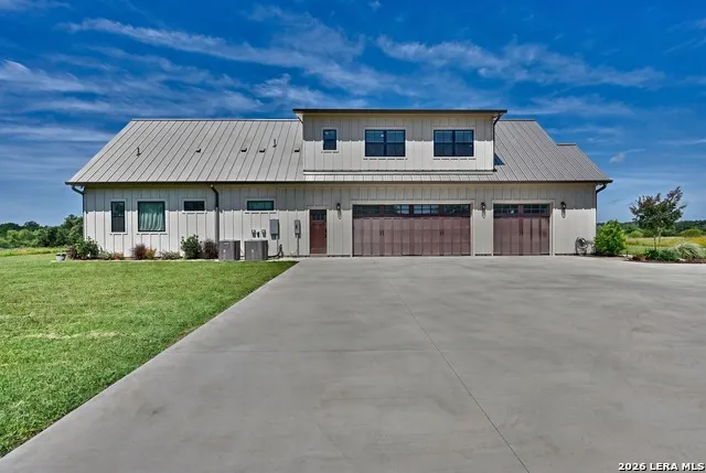 2165 County Road 250 Weimar, TX 78962