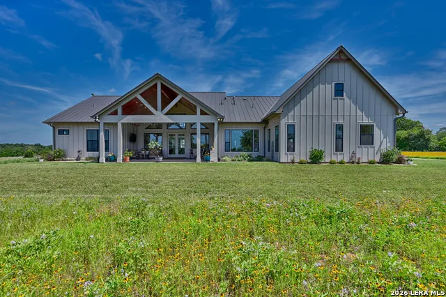 2165 County Road 250 Weimar, TX 78962