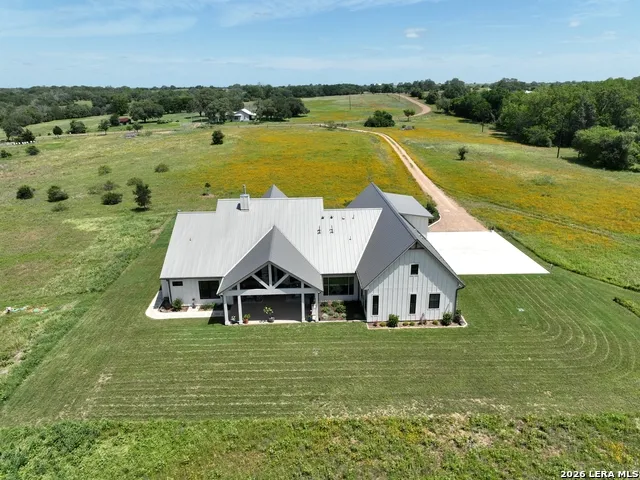 2165 County Road 250 Weimar, TX 78962