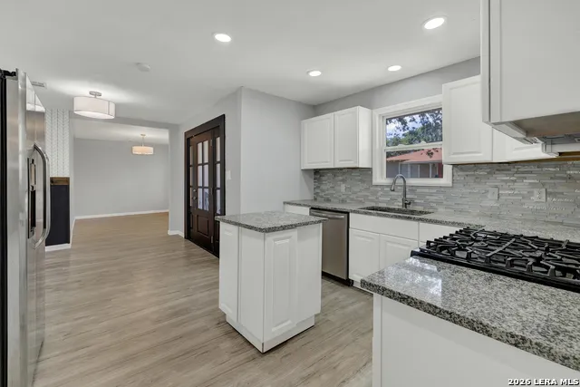 1006 Pecan Floresville, TX 78114