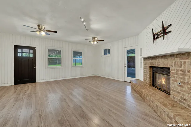 1006 Pecan Floresville, TX 78114