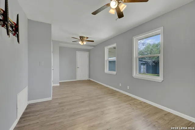 1006 Pecan Floresville, TX 78114