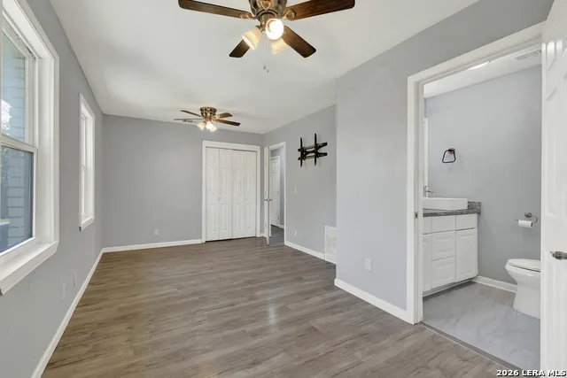 1006 Pecan Floresville, TX 78114