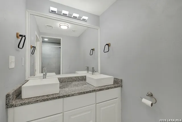 1006 Pecan Floresville, TX 78114