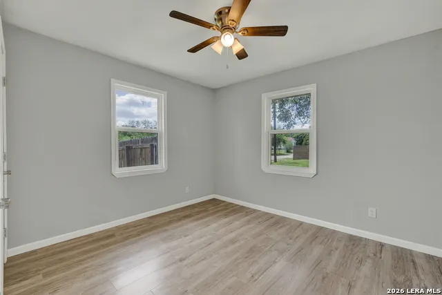 1006 Pecan Floresville, TX 78114