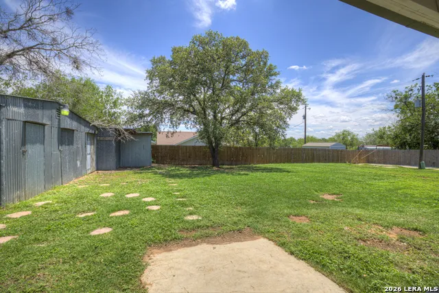 1006 Pecan Floresville, TX 78114