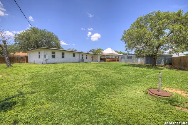 1006 Pecan Floresville, TX 78114