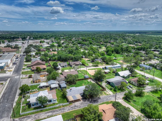 1006 Pecan Floresville, TX 78114