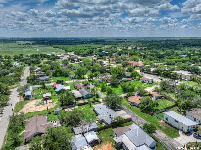 1006 Pecan Floresville, TX 78114