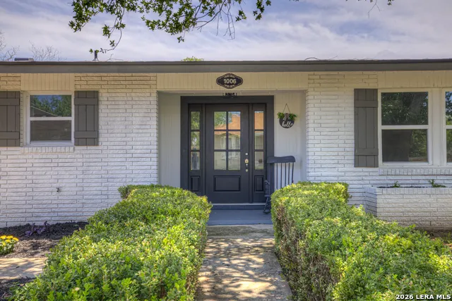 1006 Pecan Floresville, TX 78114