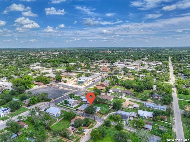 1006 Pecan Floresville, TX 78114