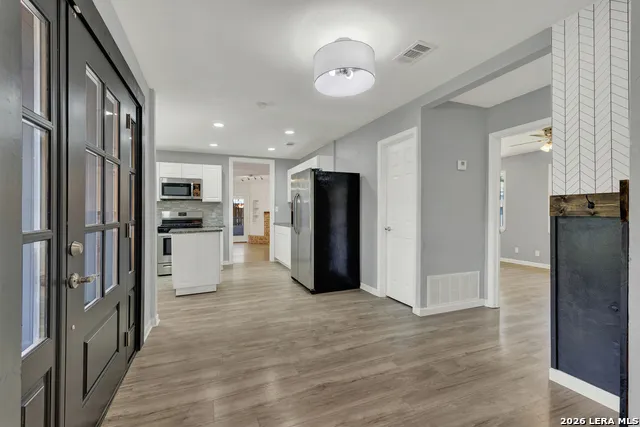 1006 Pecan Floresville, TX 78114
