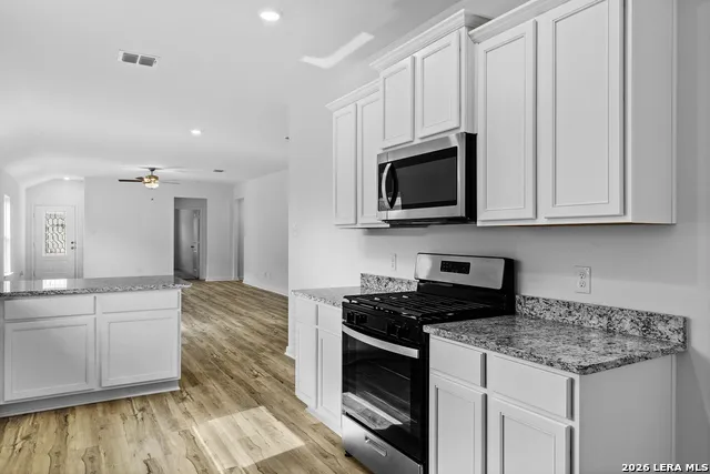 15107 Telfaire Meadow Von Ormy, TX 78073