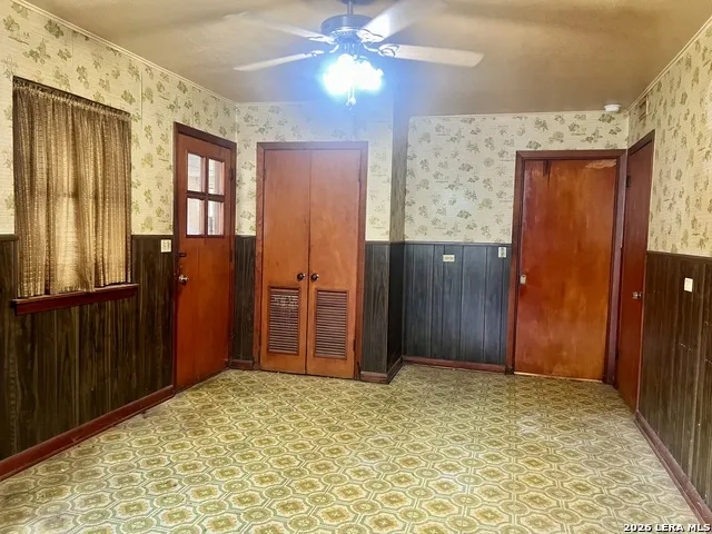 364 School Dr Poteet, TX 78065