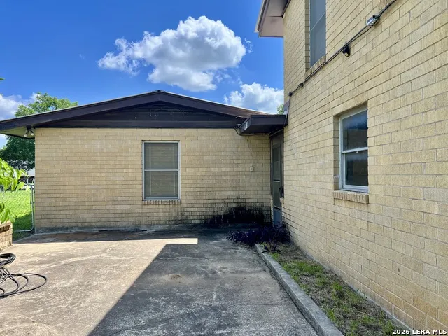 364 School Dr Poteet, TX 78065