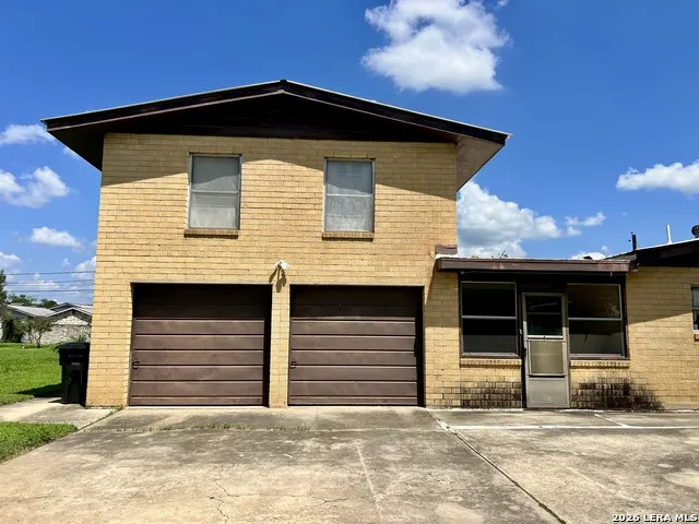 364 School Dr Poteet, TX 78065