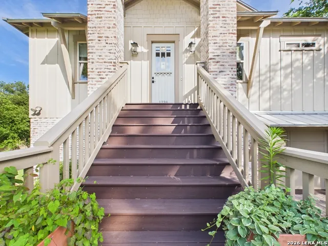 1238 SLEEPY HOLLOW LN New Braunfels, TX 78130
