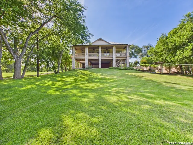 1238 SLEEPY HOLLOW LN New Braunfels, TX 78130