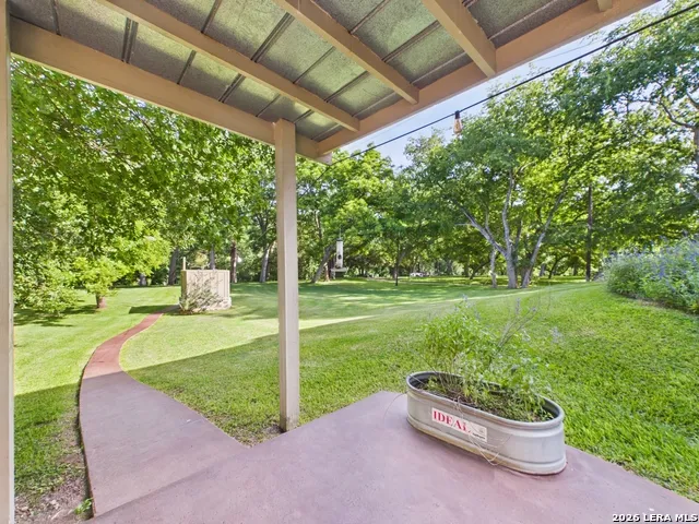 1238 SLEEPY HOLLOW LN New Braunfels, TX 78130