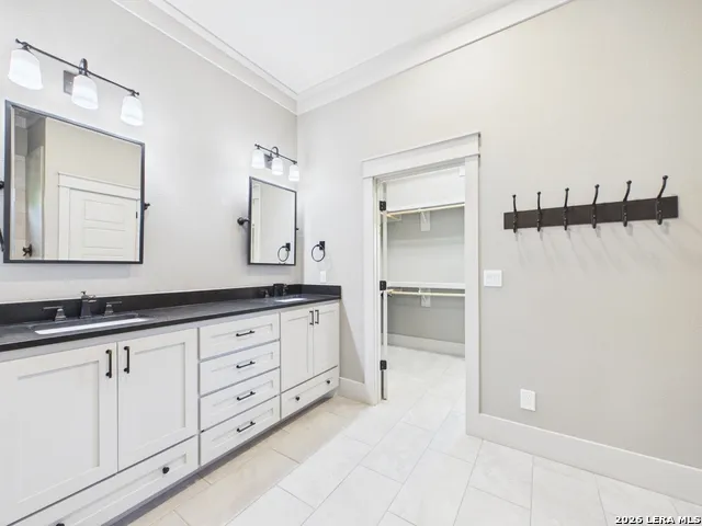 1238 SLEEPY HOLLOW LN New Braunfels, TX 78130