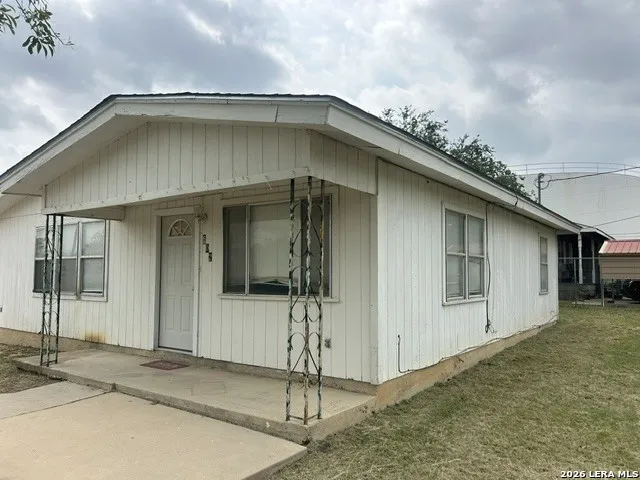 502 ALAMO ST Crystal City, TX 78839