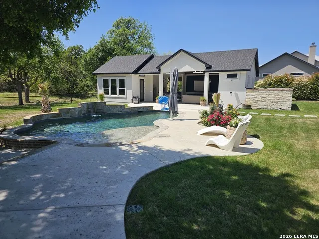 1033 MYSTIC SHORES BLVD Spring Branch, TX 78070