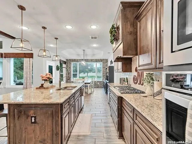 1033 MYSTIC SHORES BLVD Spring Branch, TX 78070