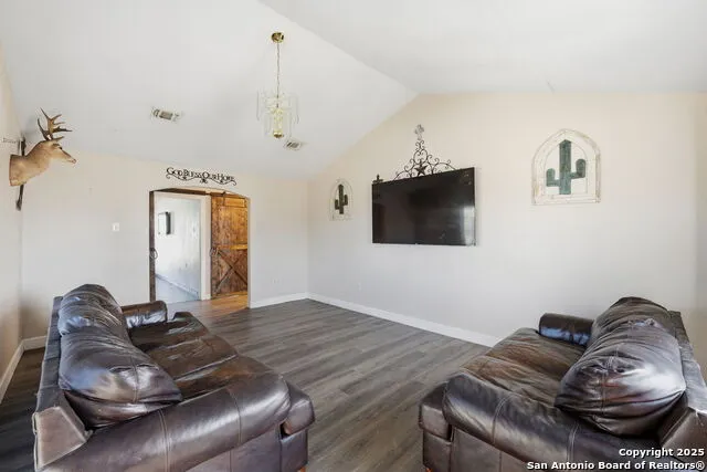 1037 county road 7711 Devine, TX 78016