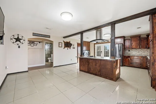 1037 county road 7711 Devine, TX 78016