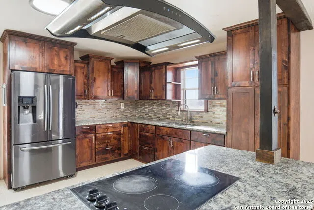 1037 county road 7711 Devine, TX 78016