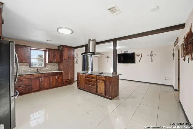 1037 county road 7711 Devine, TX 78016