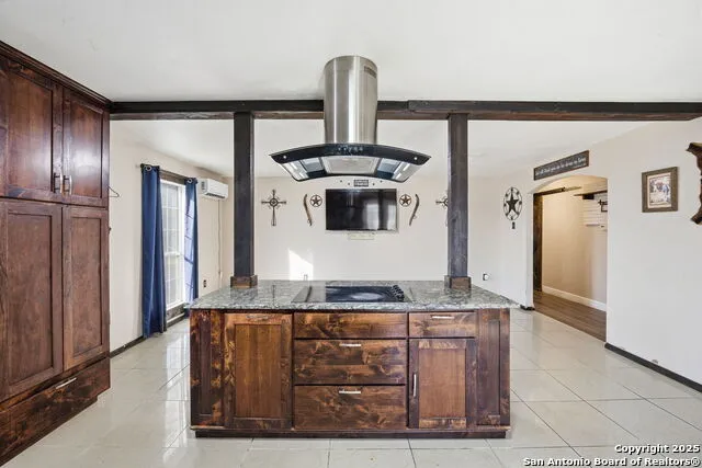 1037 county road 7711 Devine, TX 78016