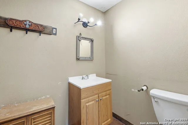 1037 county road 7711 Devine, TX 78016