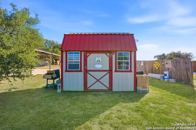 1037 county road 7711 Devine, TX 78016