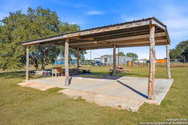 1037 county road 7711 Devine, TX 78016