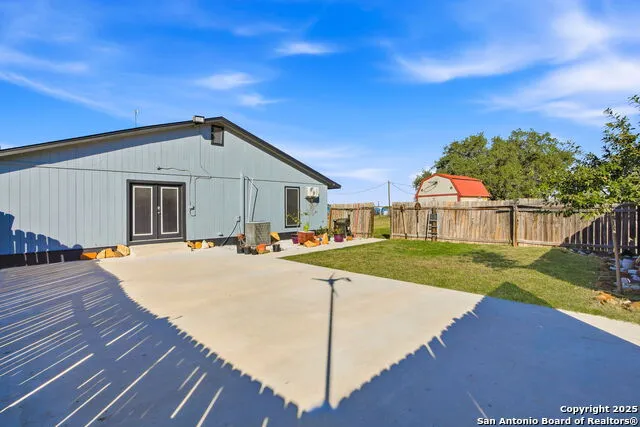 1037 county road 7711 Devine, TX 78016