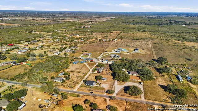 1037 county road 7711 Devine, TX 78016