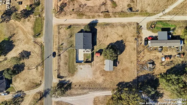 1037 county road 7711 Devine, TX 78016