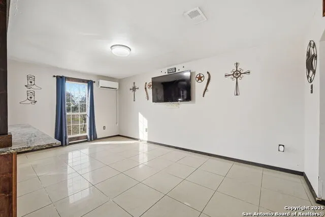 1037 county road 7711 Devine, TX 78016