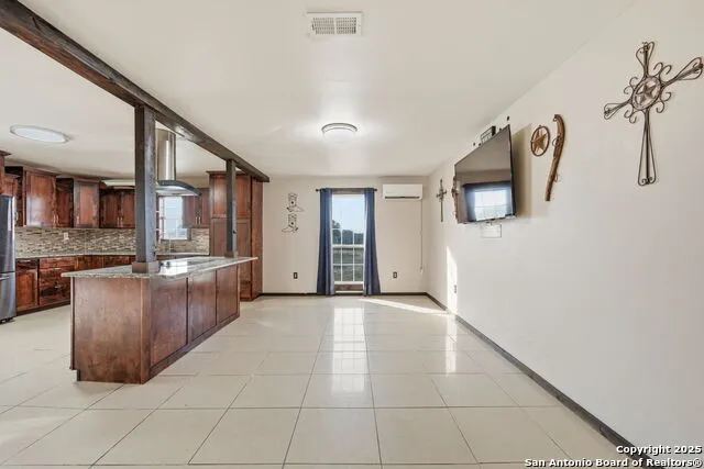 1037 county road 7711 Devine, TX 78016