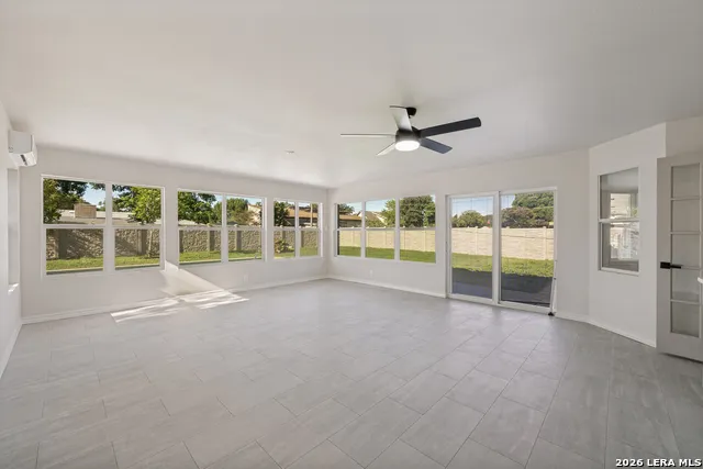 654 Richfield Windcrest, TX 78239