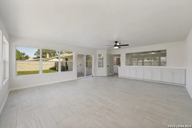 654 Richfield Windcrest, TX 78239