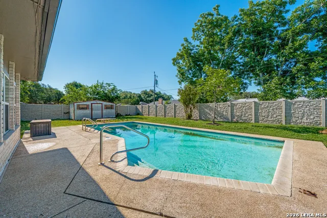 654 Richfield Windcrest, TX 78239