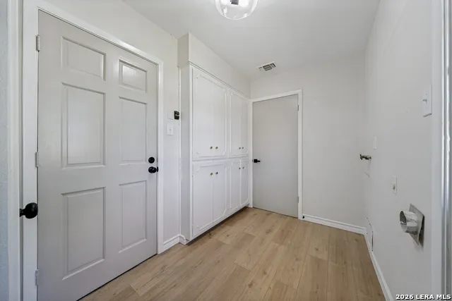 654 Richfield Windcrest, TX 78239